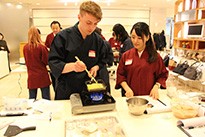 大和スコラーとの食文化交流イベントのようす