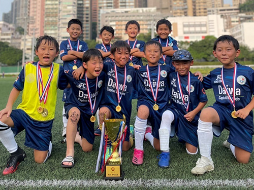 JFCに参加しサッカーを楽しむ子供たち
